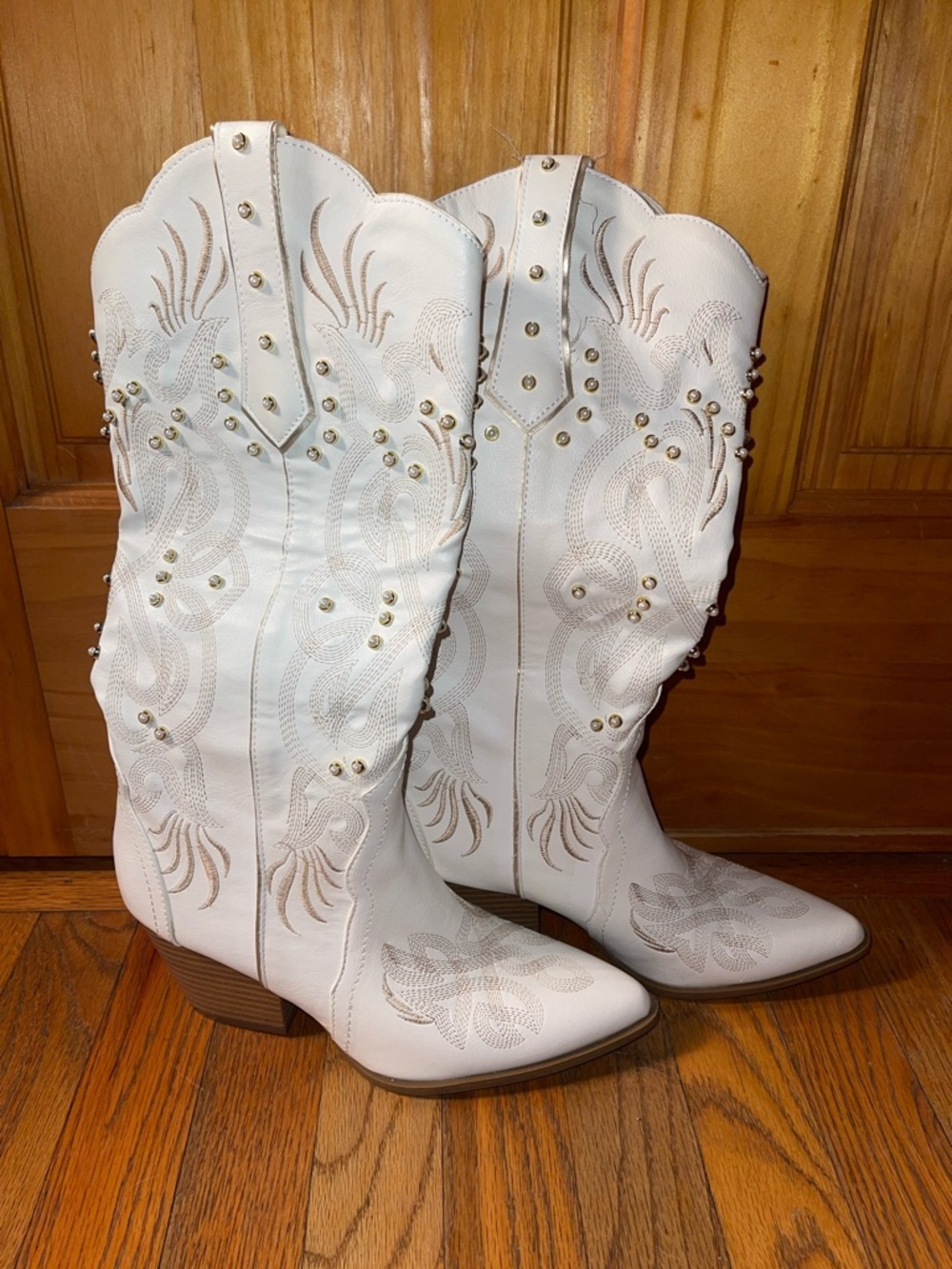 White Studded Western Cowboy Boots - Women